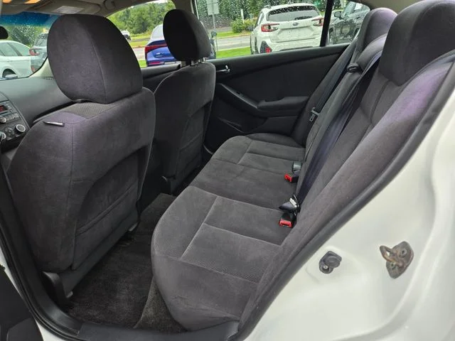 Used 2009 White Nissan 2.5 S image 11