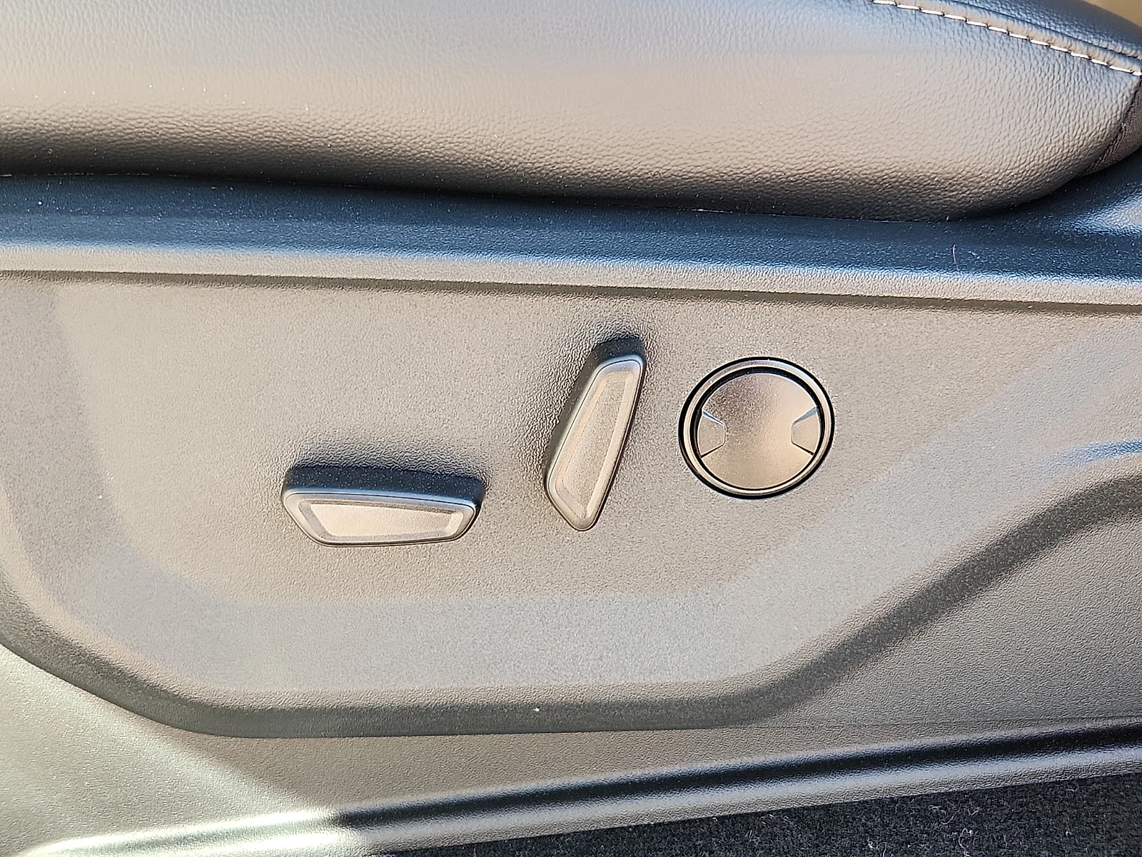 New 2026 Oxford White Ford Lariat image 16