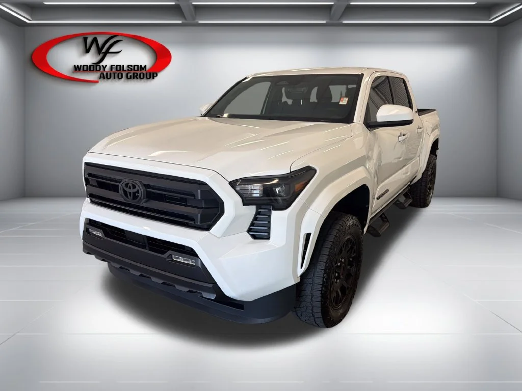 Used 2025 White Toyota SR5 image 3