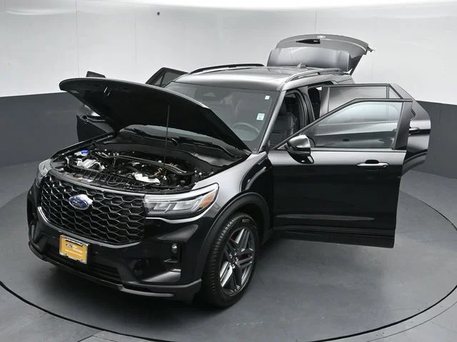 Certified Used 2025 Agate Black Metallic Ford ST-Line image 57