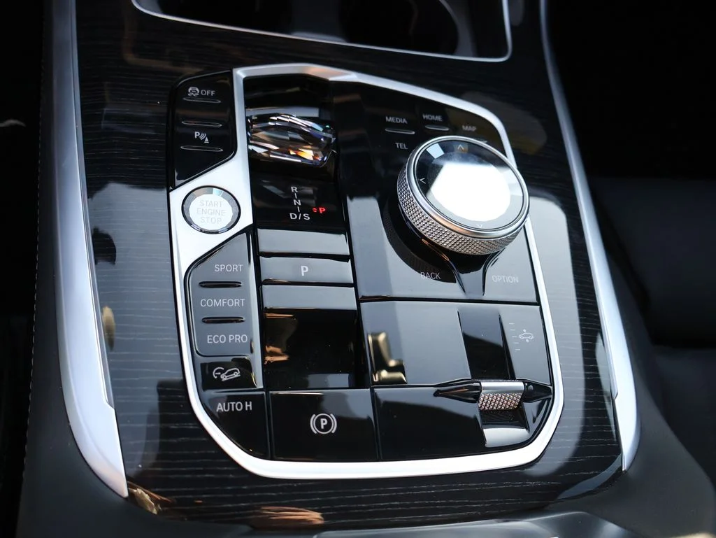 New 2026 Black BMW M60i image 33