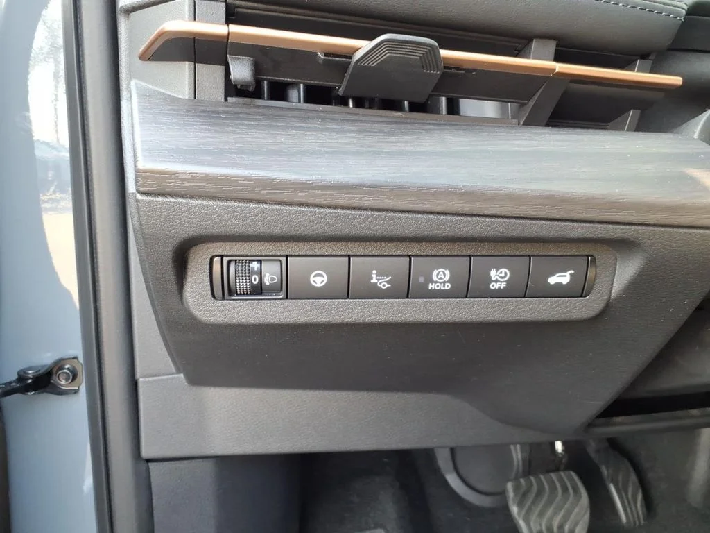 Used 2024 Gray Nissan EVOLVE+ image 25
