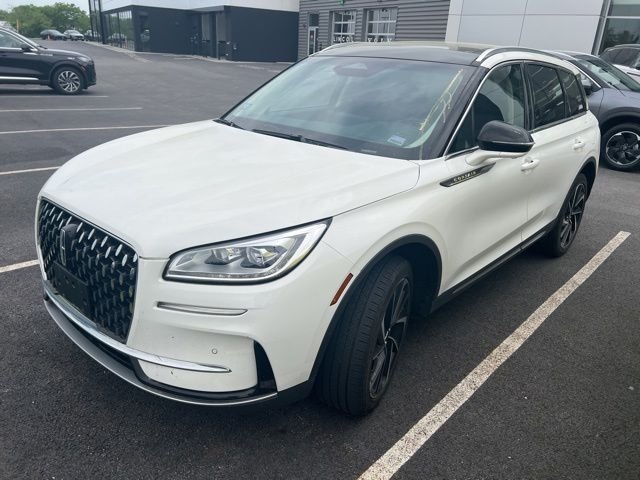 Used 2023 White Lincoln Reserve image 1