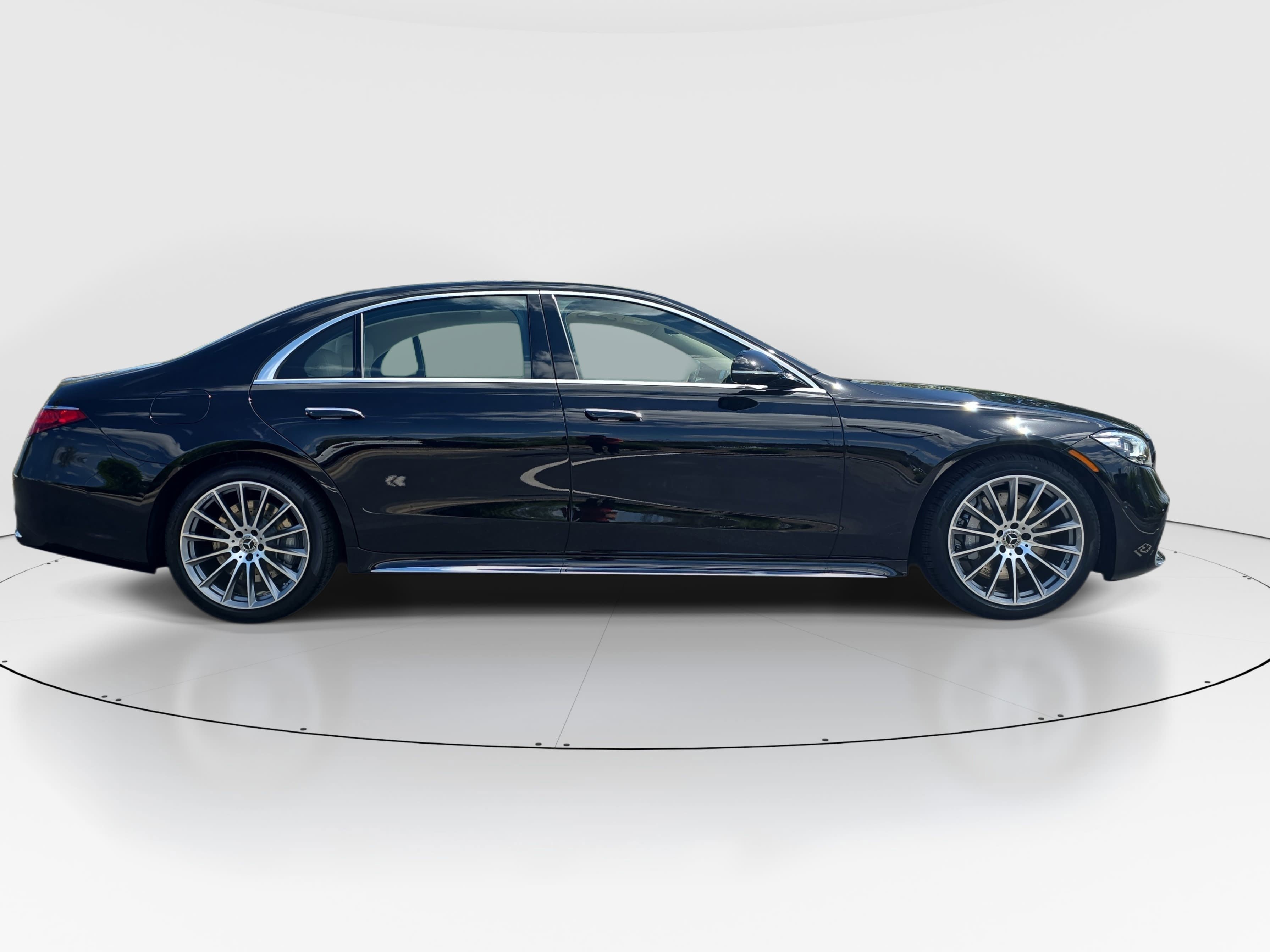 New 2026 Obsidian Black Metallic Mercedes-Benz S580 image 4