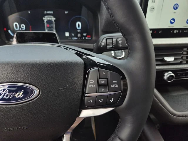 New 2026 Star White Metallic Tri-Coat Ford Platinum™ image 44