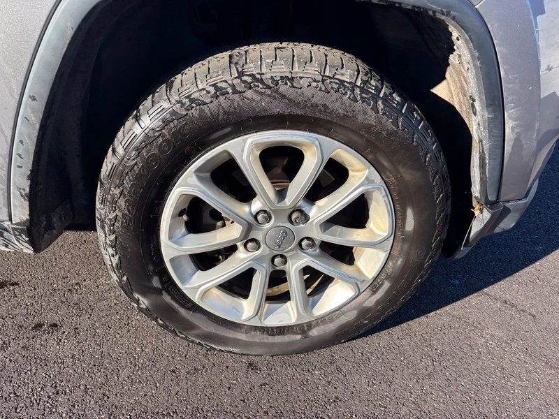Used 2015 Silver Jeep Laredo image 15