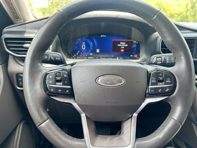 Used 2023 White Ford Platinum image 18