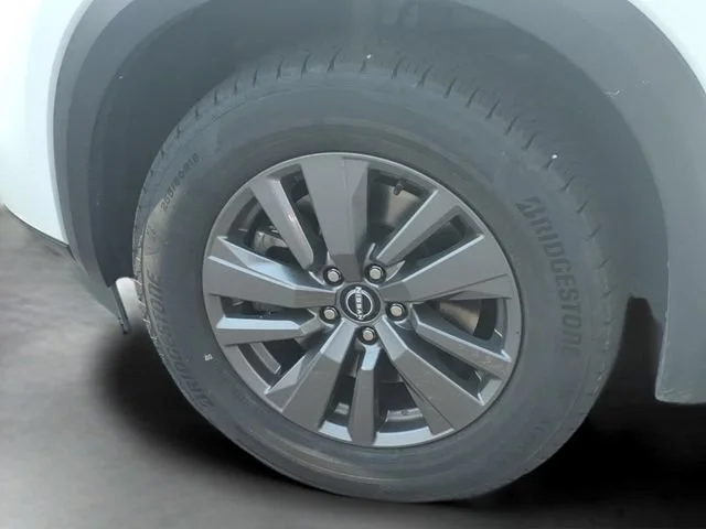 Used 2024  Nissan SV image 16