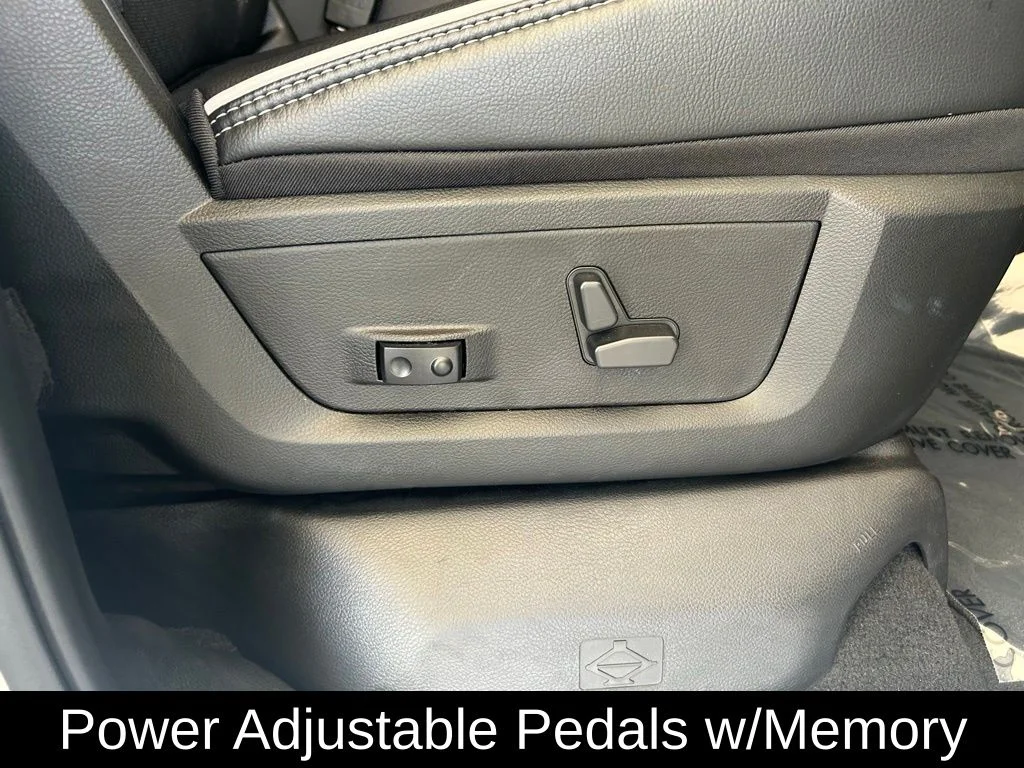 Used 2025 White Ram Laramie image 30