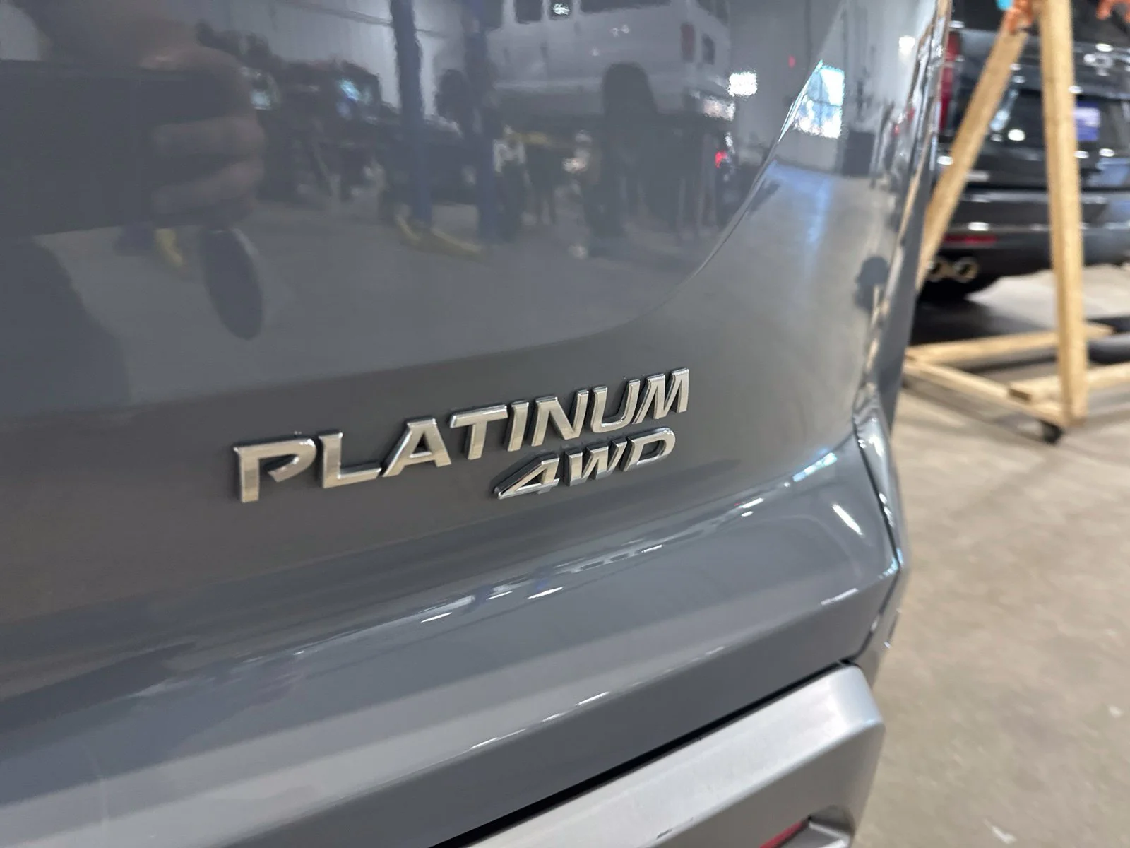 Used 2022 Gray Nissan Platinum image 7