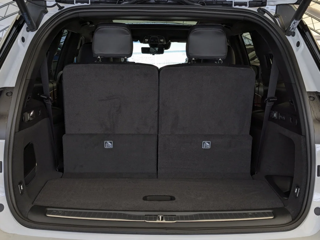 New 2026 White Jeep Summit - - 4x4 - Pano Sunroof - Palermo Lthr - Head-Up Display - Night Vision & More! image 39