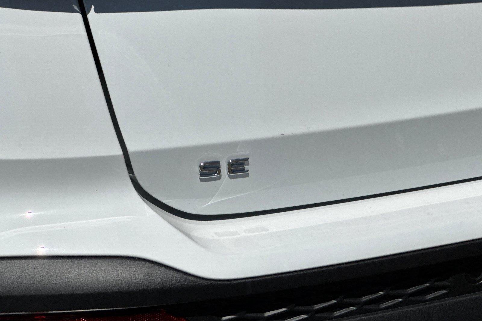 New 2026 Pure White Volkswagen SE image 25
