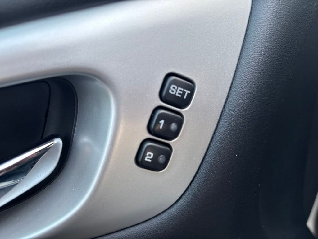 Used 2019 Silver Nissan SL image 13