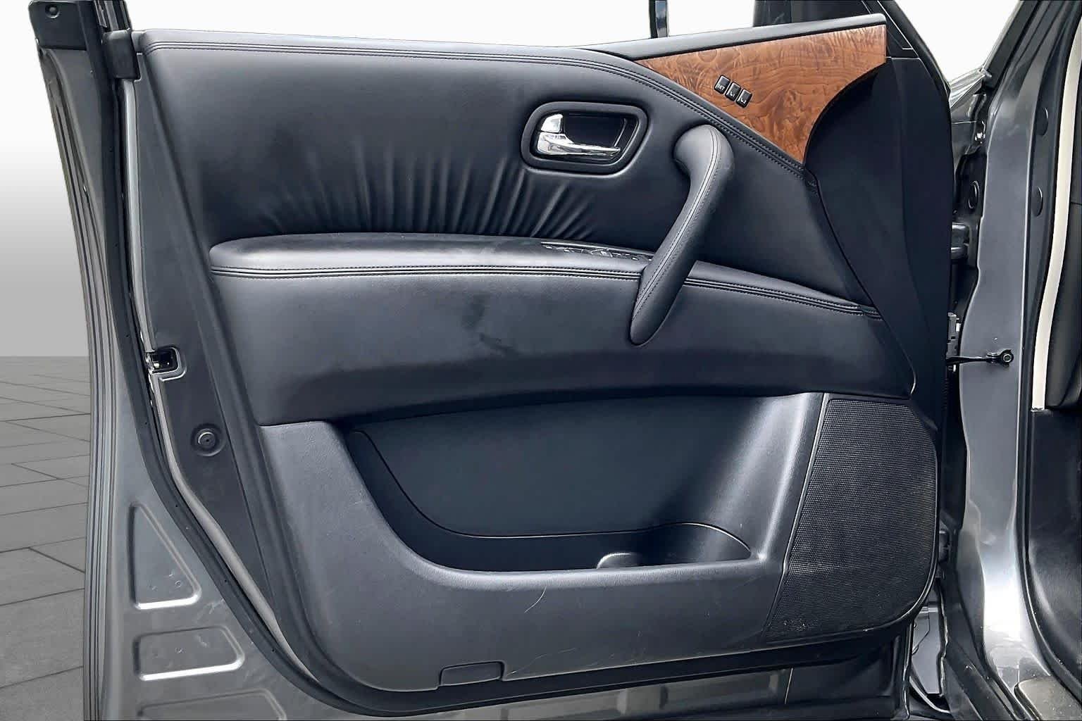 Used 2022 Gun Metallic Nissan SL image 23