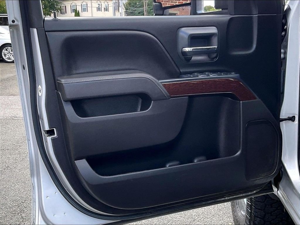 Used 2017 Silver GMC SLE image 9