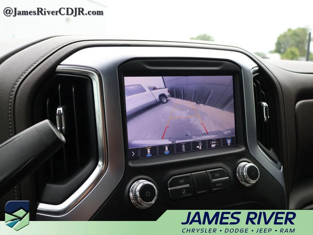Used 2019 White GMC SLT image 33