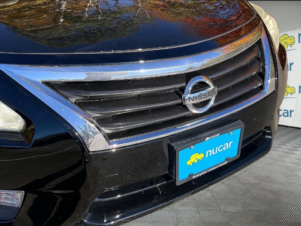 Used 2015 Black Nissan 2.5 S image 28