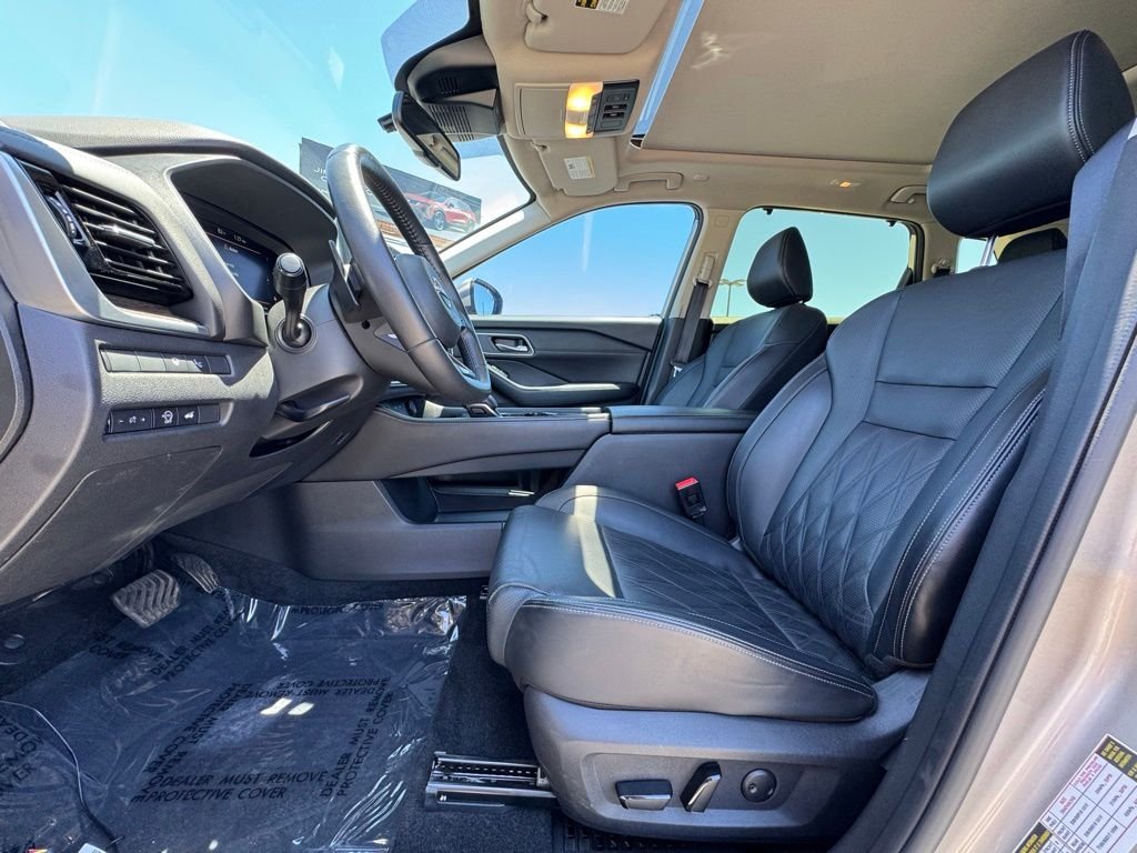 Used 2024 Gold Nissan Platinum image 24
