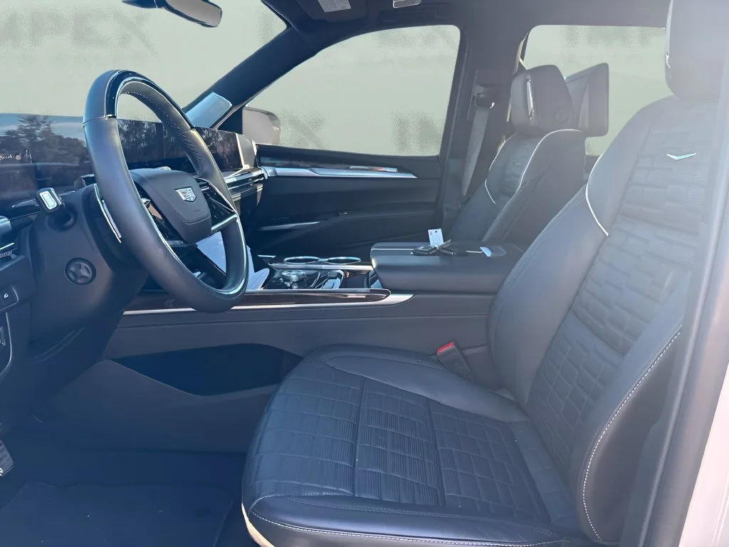 Used 2025 White Cadillac Sport Platinum image 9