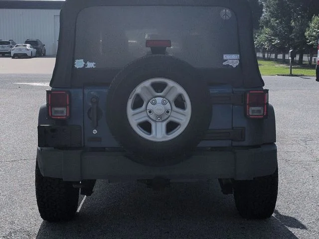 Used 2010 Blue Jeep Unlimited Sport image 4