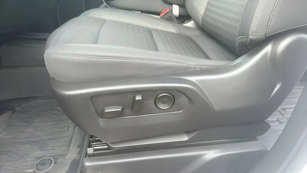 Used 2023 White GMC Elevation image 19