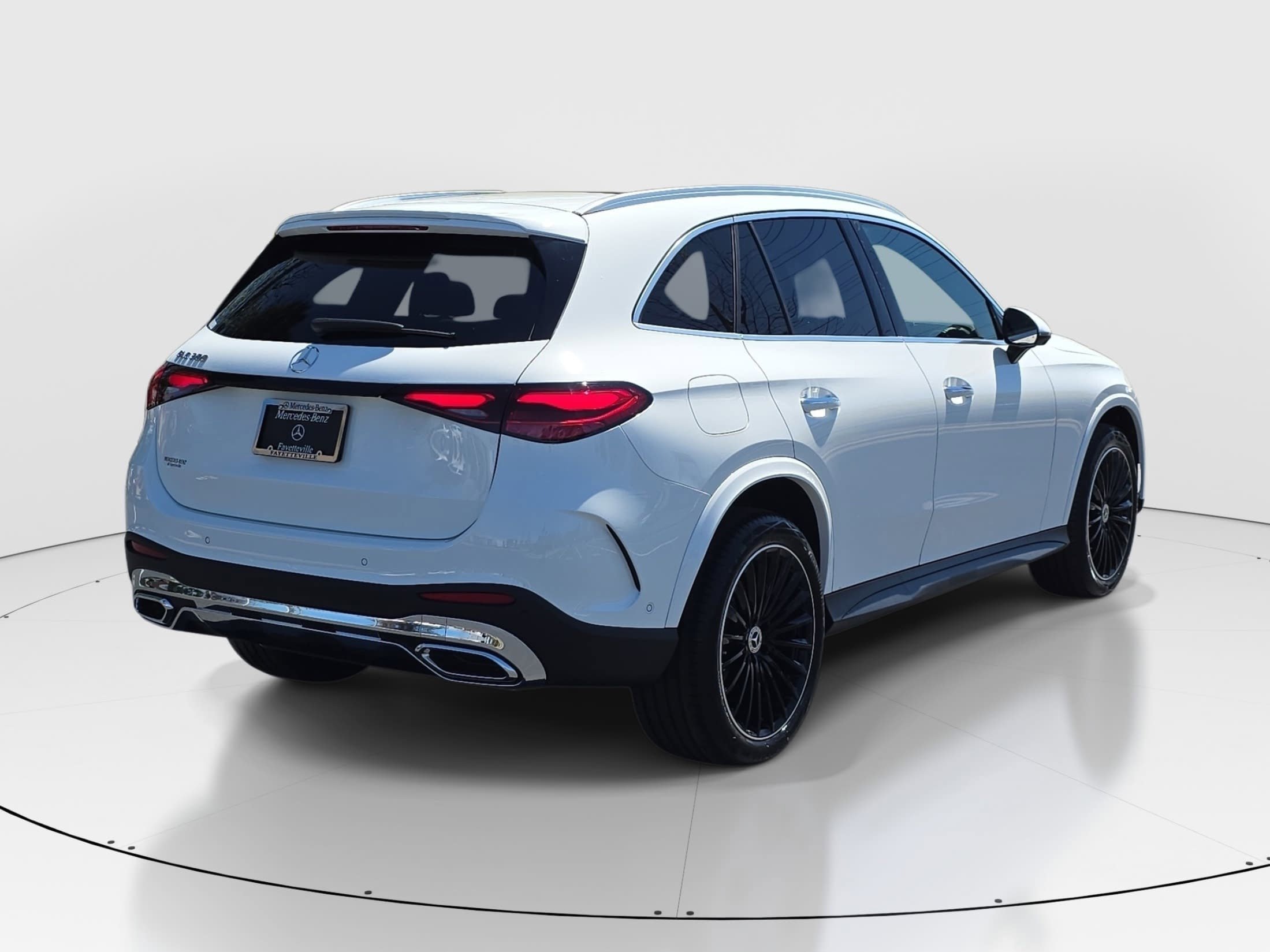 New 2026 Polar White Mercedes-Benz GLC300 image 5