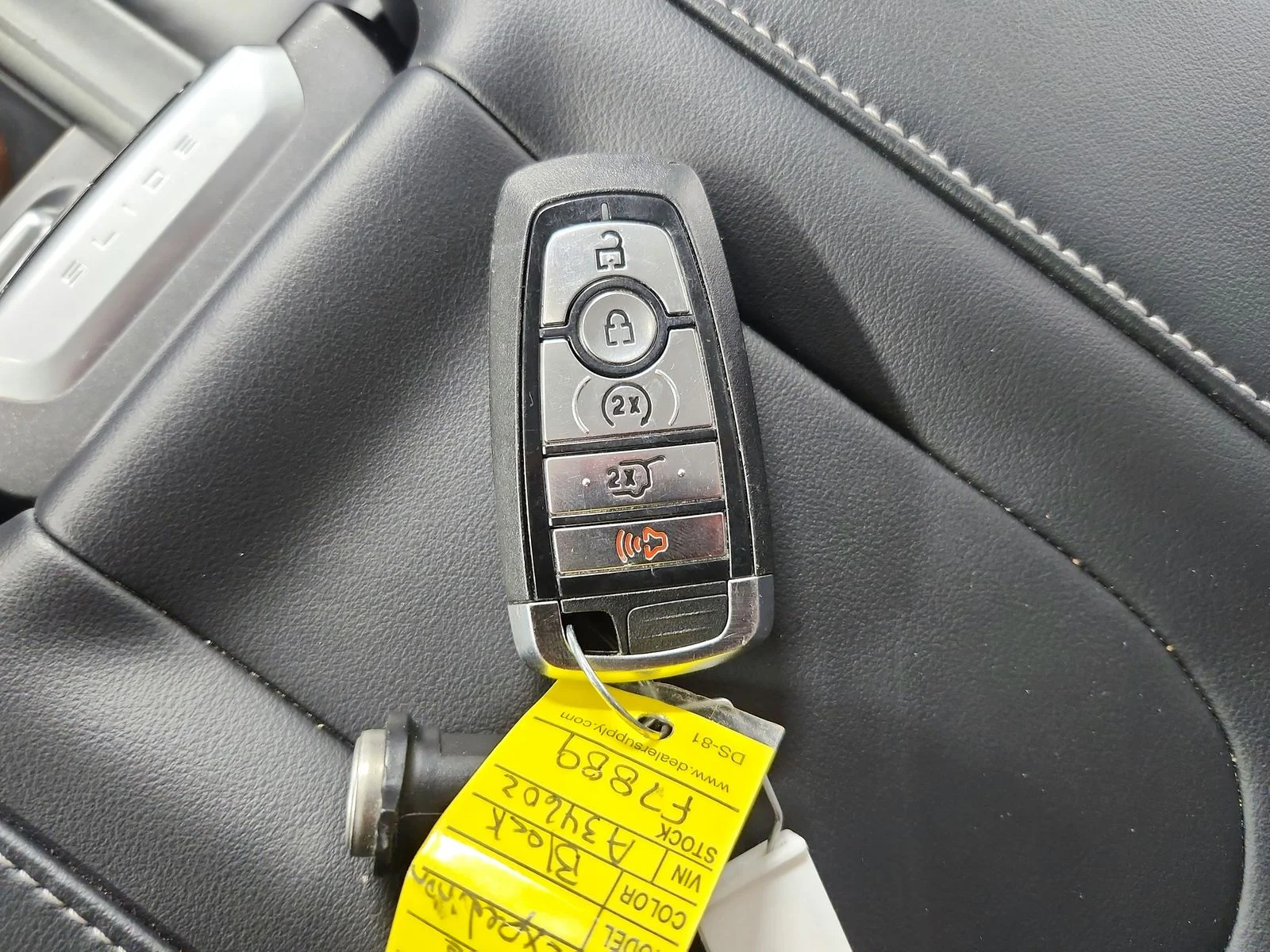 Used 2025 Agate Black Metallic Ford Platinum image 32