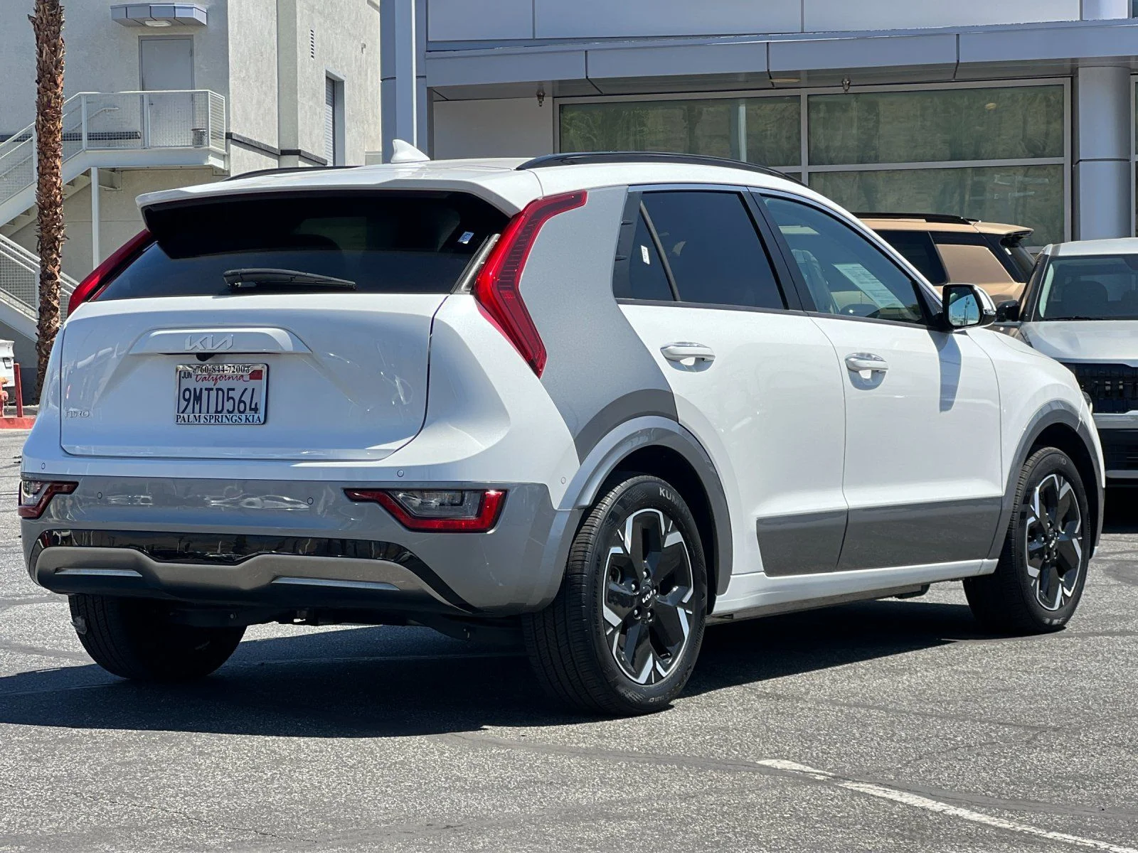 Certified Used 2023 White Kia Wave image 3