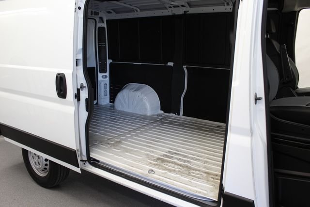Used 2025 White Ram Base image 22