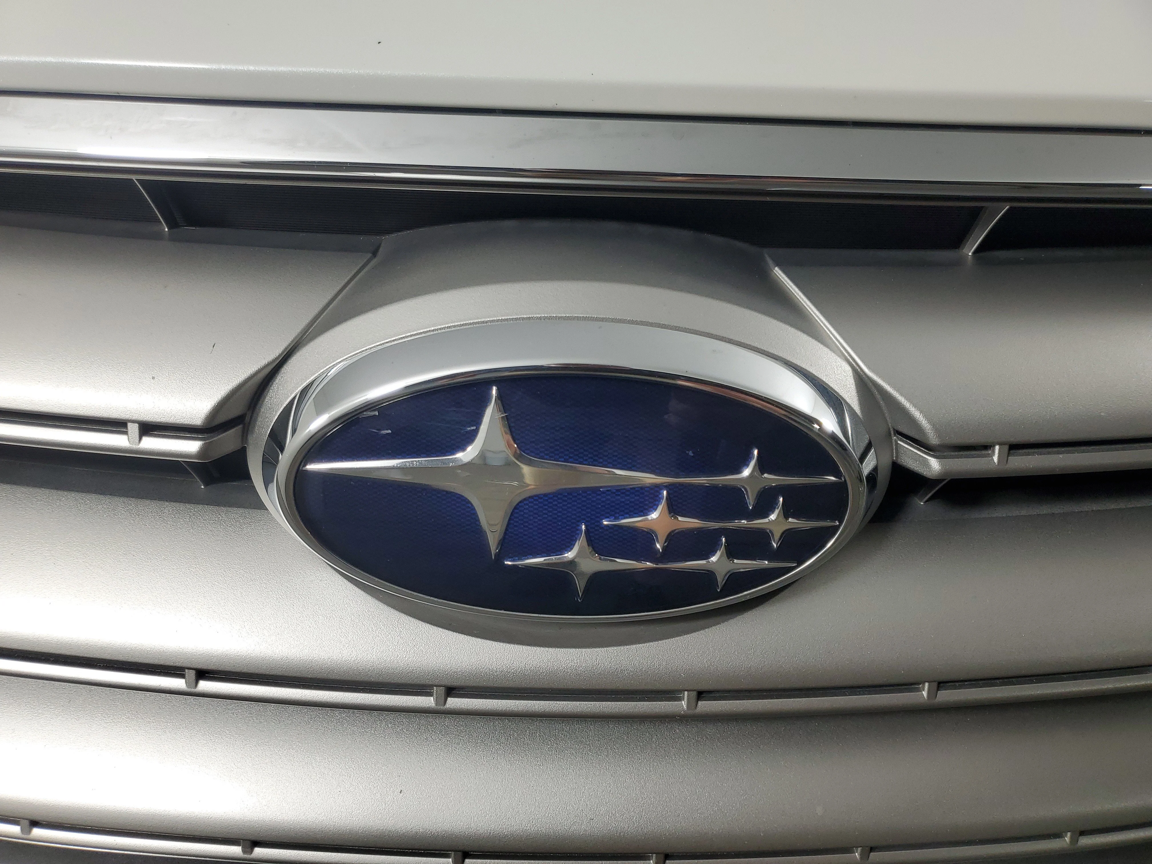 Used 2017 Crystal White Pearl Subaru Limited image 10