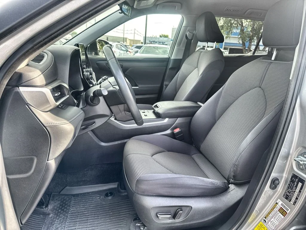 Used 2023 Silver Toyota LE image 11