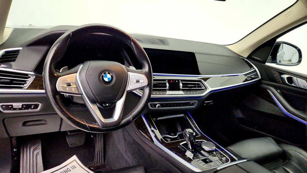 Used 2021 Arctic Grey Metallic BMW xDrive40i SAV w/ Premium, Parking Assistance & Cold Weather Pkgs image 13