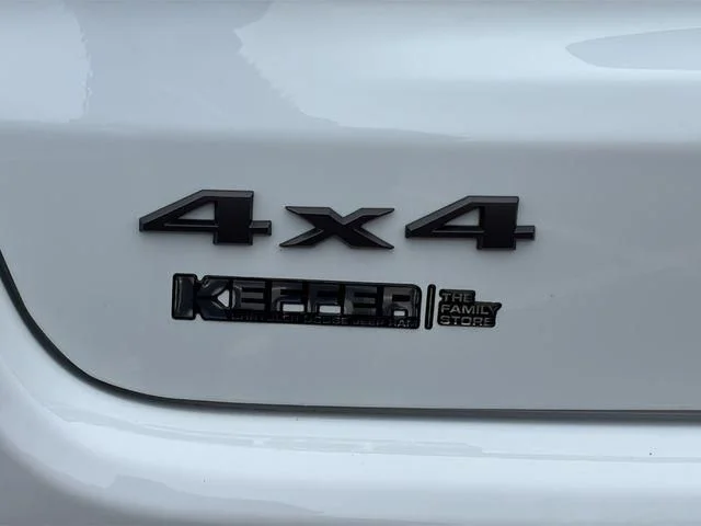 New 2026 White/off-white Jeep Latitude image 14