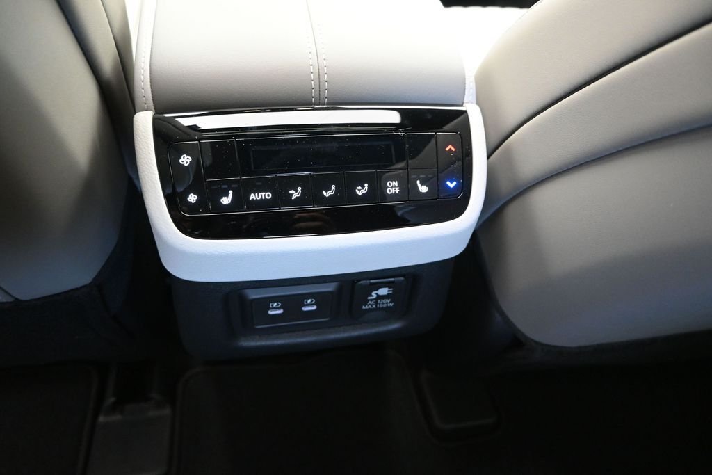 New 2027 2T RAD WHT INFINITI Autograph AWD image 19