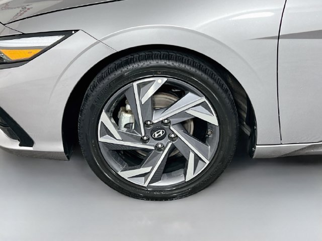 2025 Hyundai Elantra Limited - Photo 7
