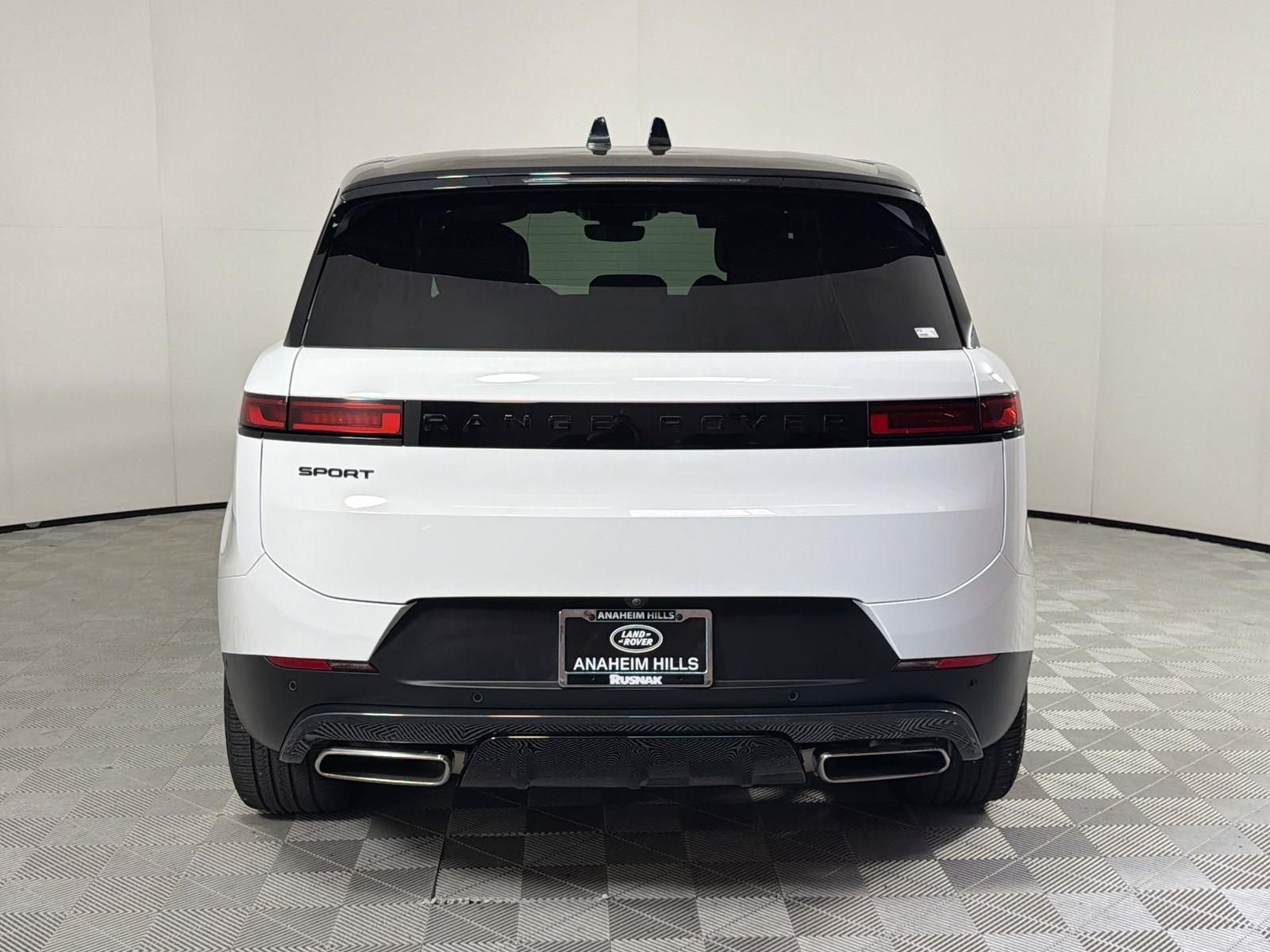 Used 2024 Fuji White Land Rover SE image 4
