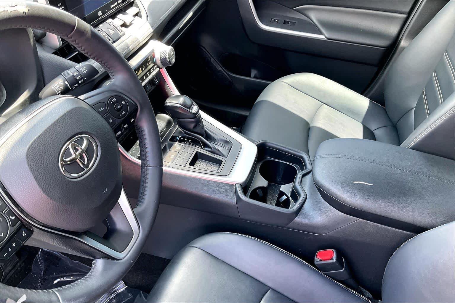 Used 2020 Magnetic Gray Metallic Toyota XLE Premium image 18