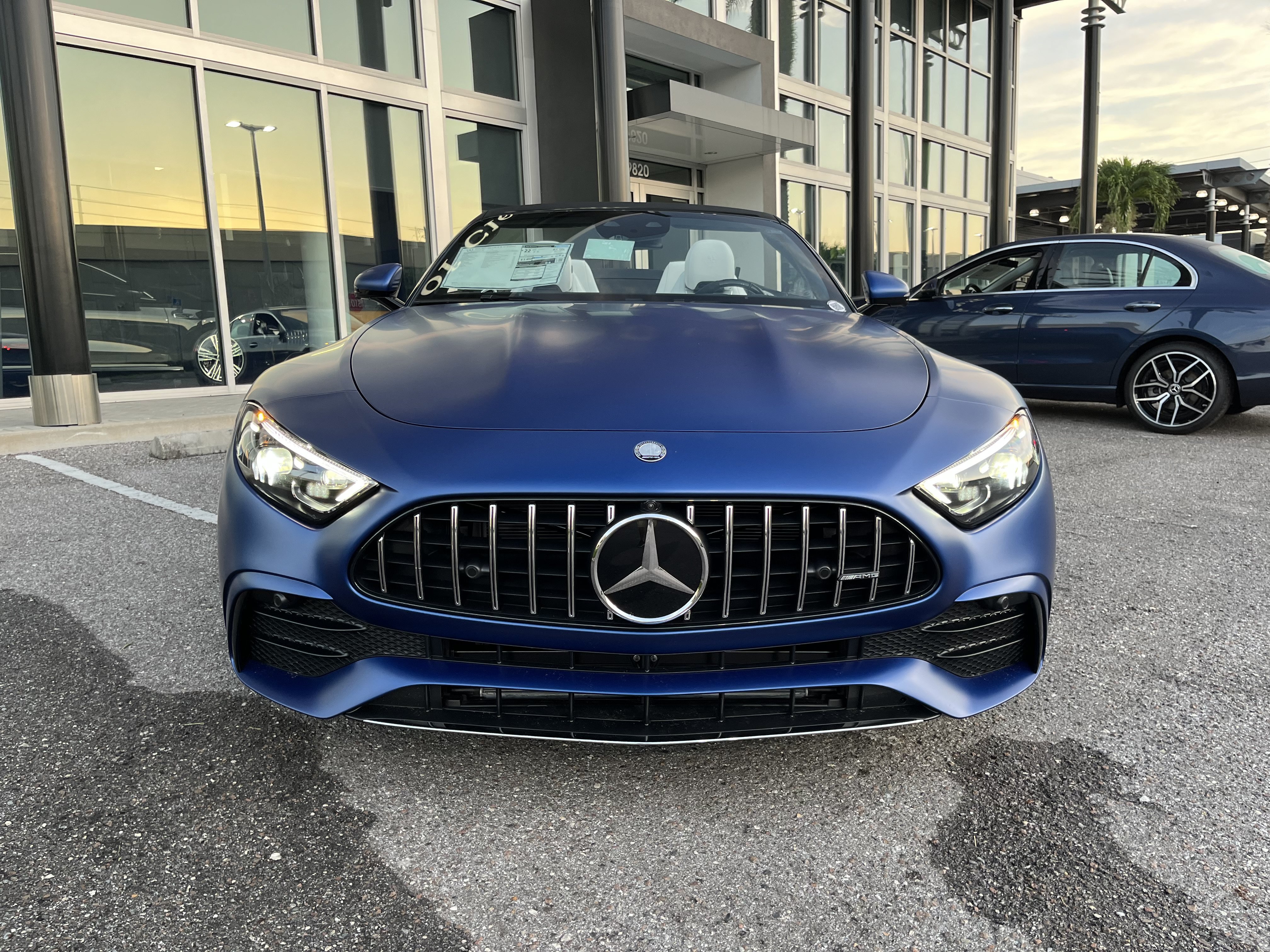 New 2026 MANUFAKTUR Starling Blue Magno Mercedes-Benz AMG® SL 43 image 10