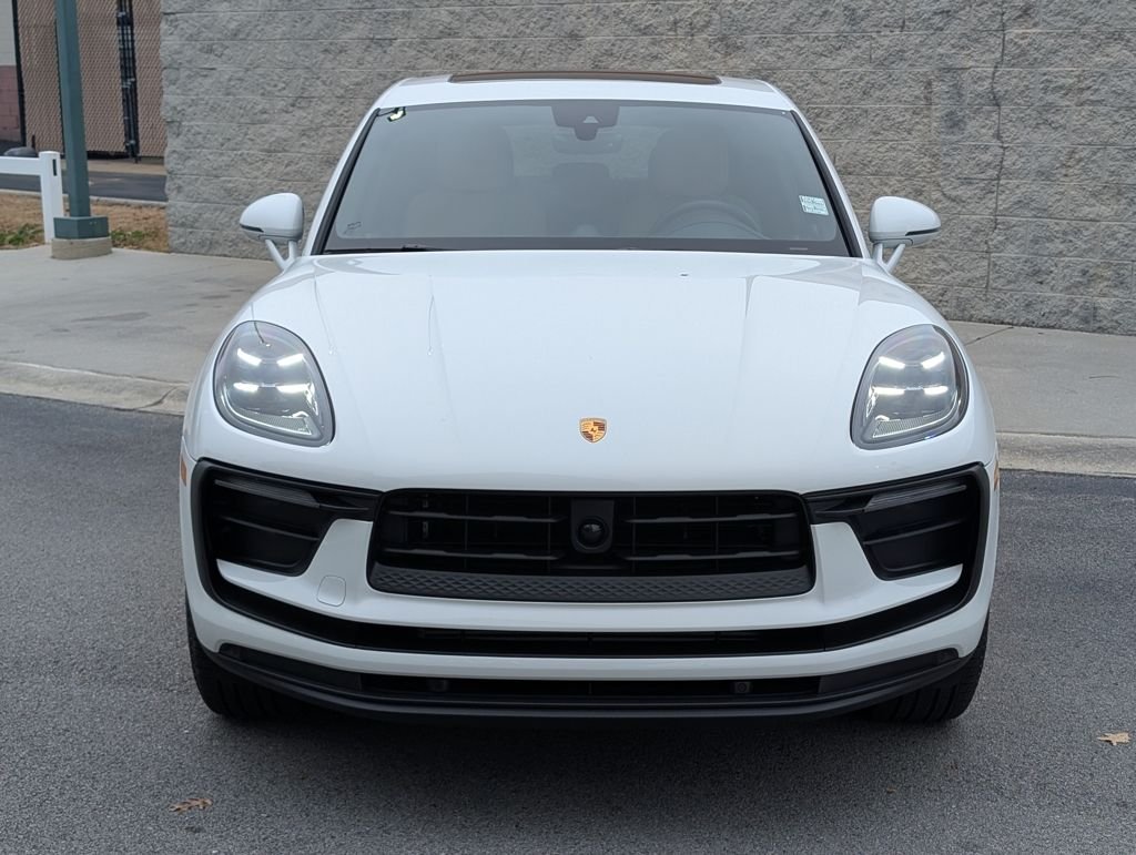 2025 Porsche Macan T - Photo 10