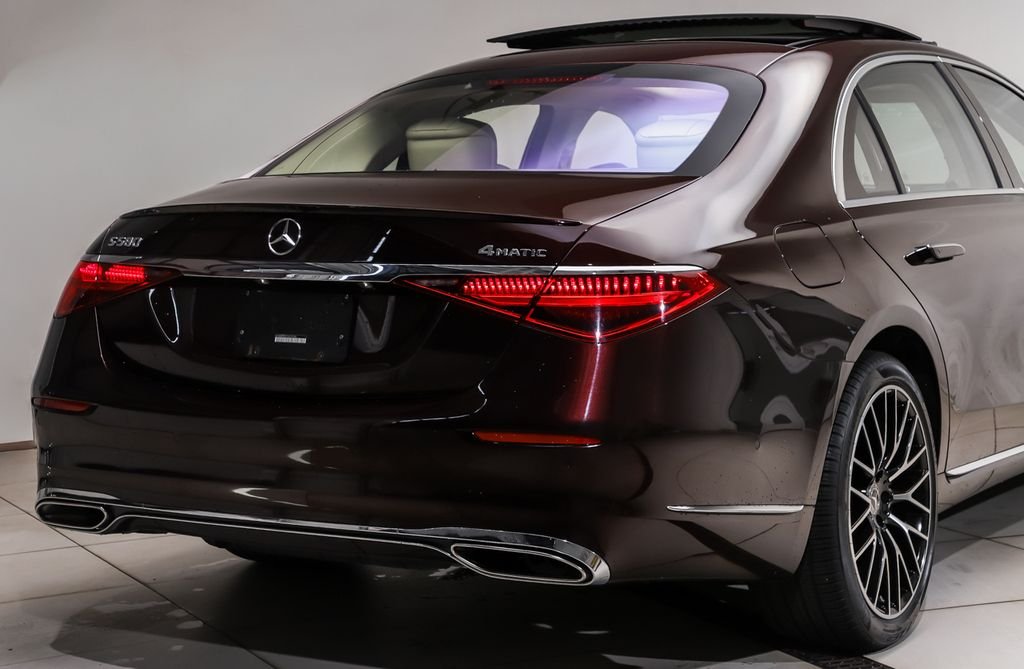 Certified Used 2023  Mercedes-Benz S 580 image 4