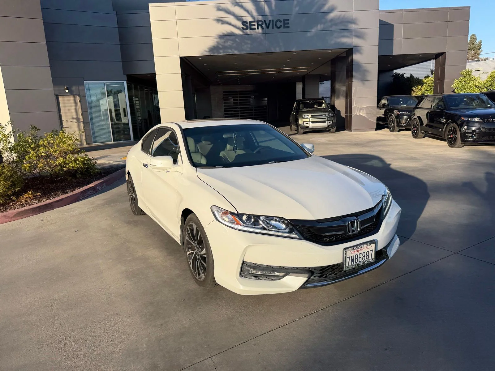 Used 2016 White Honda EX-L image 3