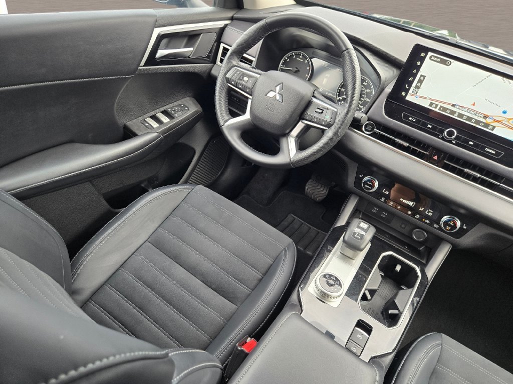 Used 2025 Blue Mitsubishi SE image 17
