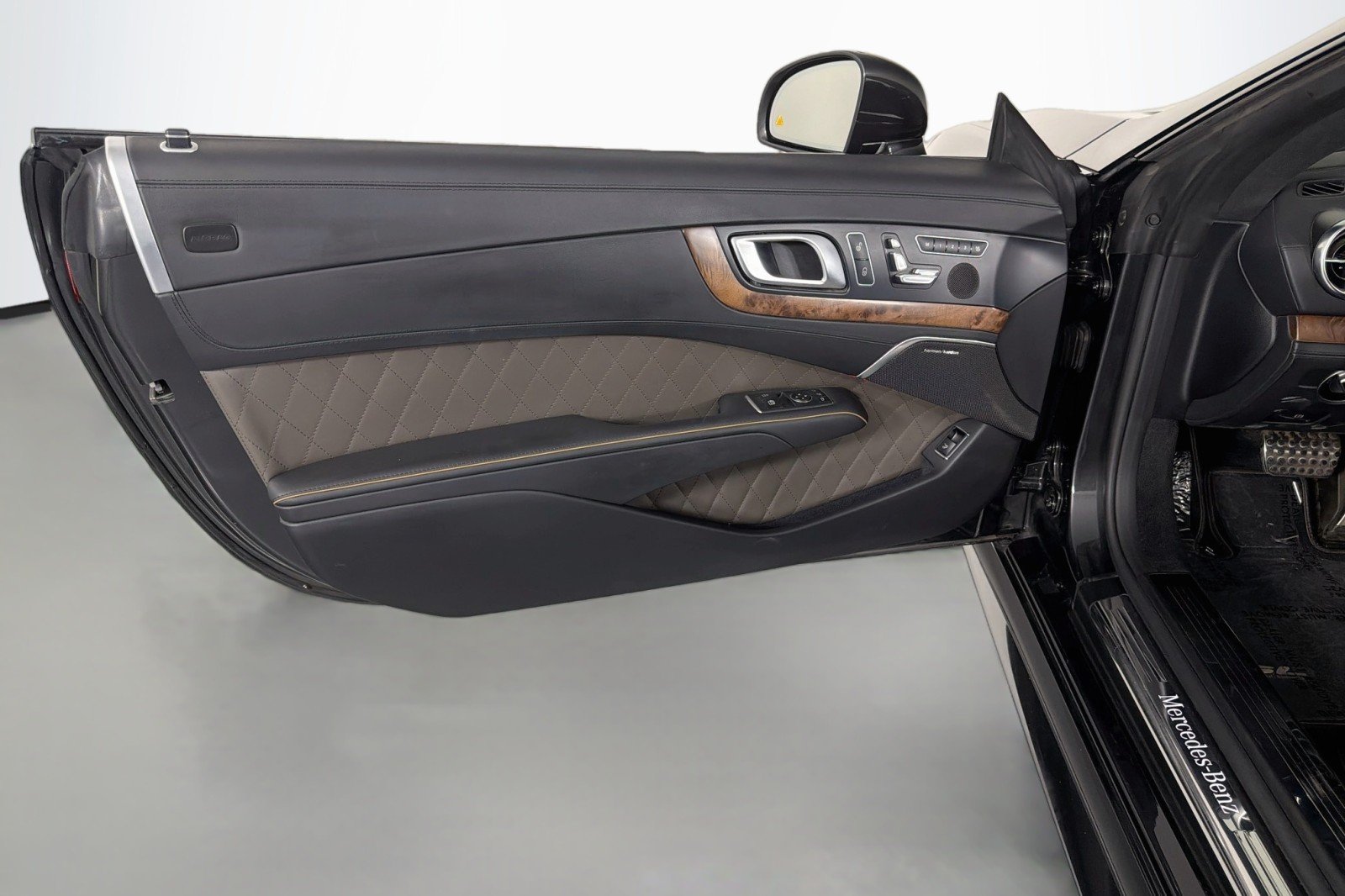 Used 2020 Graphite Grey Metallic Mercedes-Benz 450 image 25