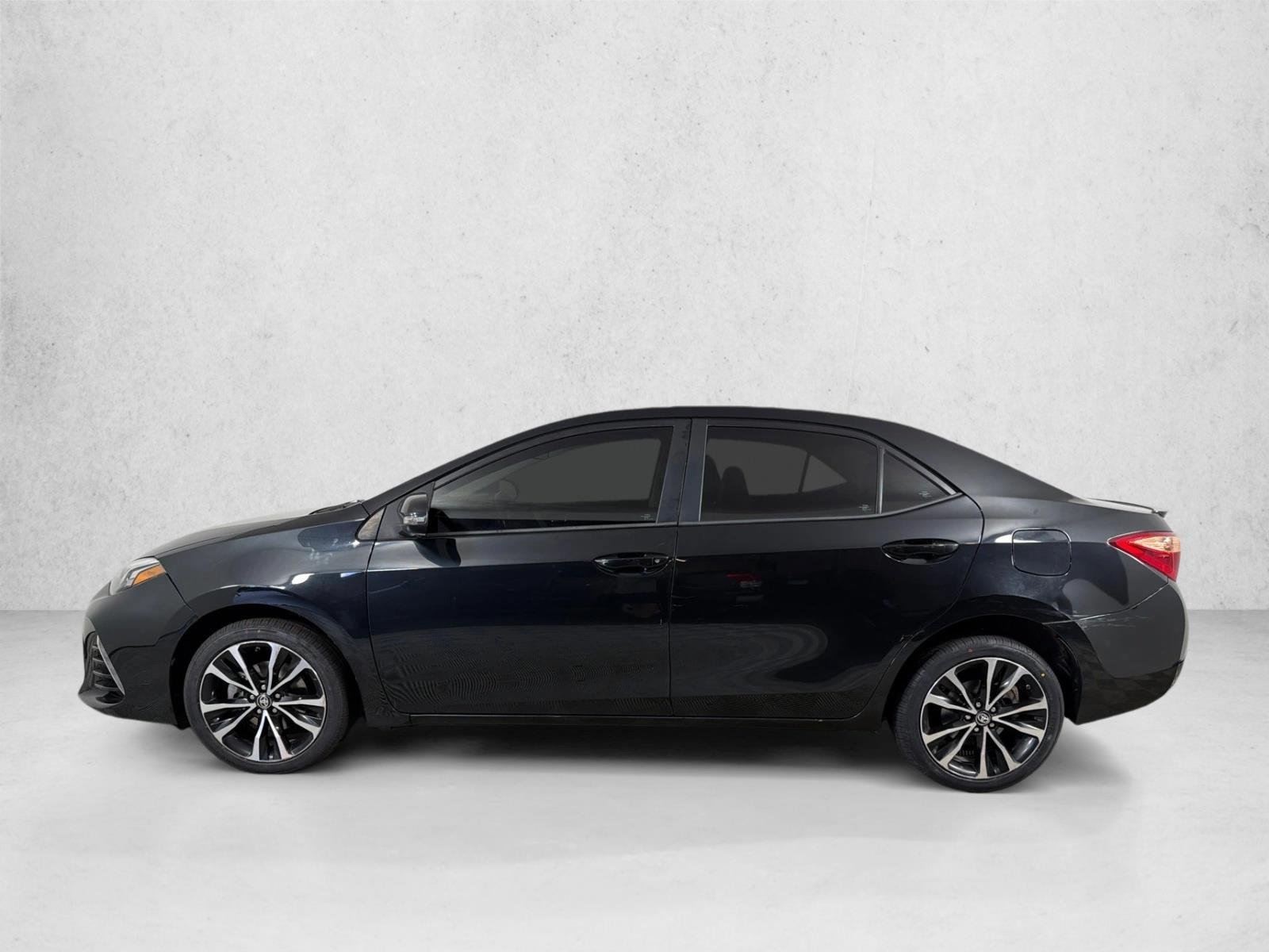 Used 2018 Black Sand Pearl Toyota SE image 6