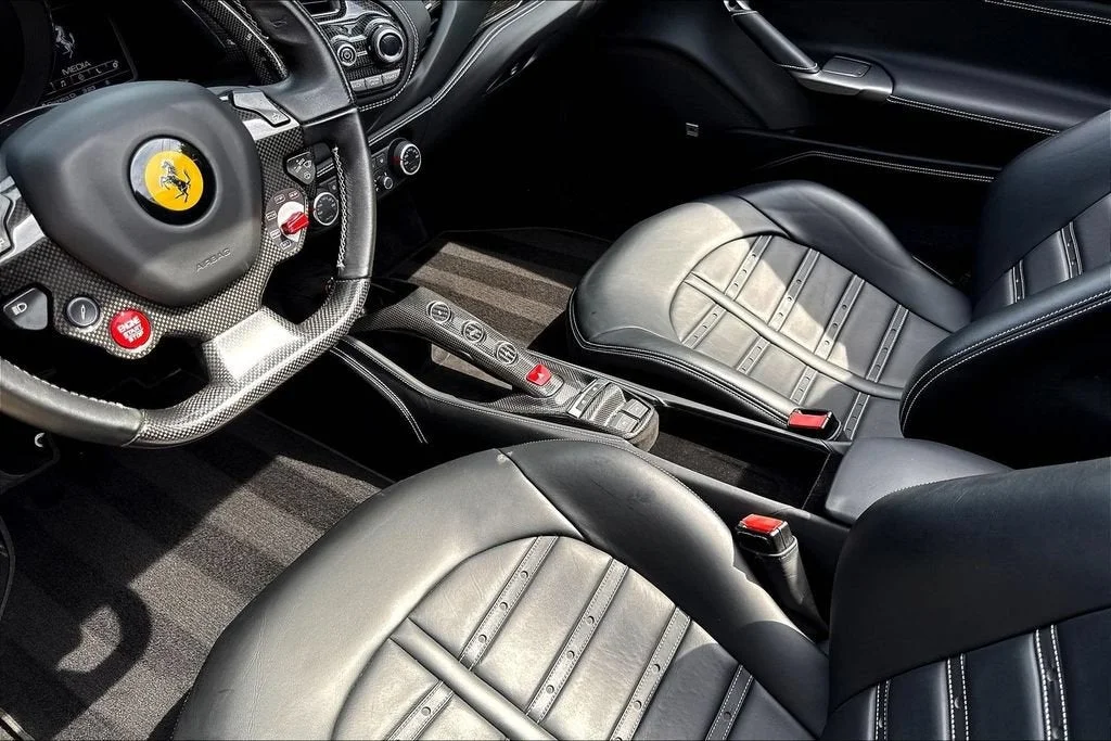 Used 2018 Bianco Avus Ferrari  image 14