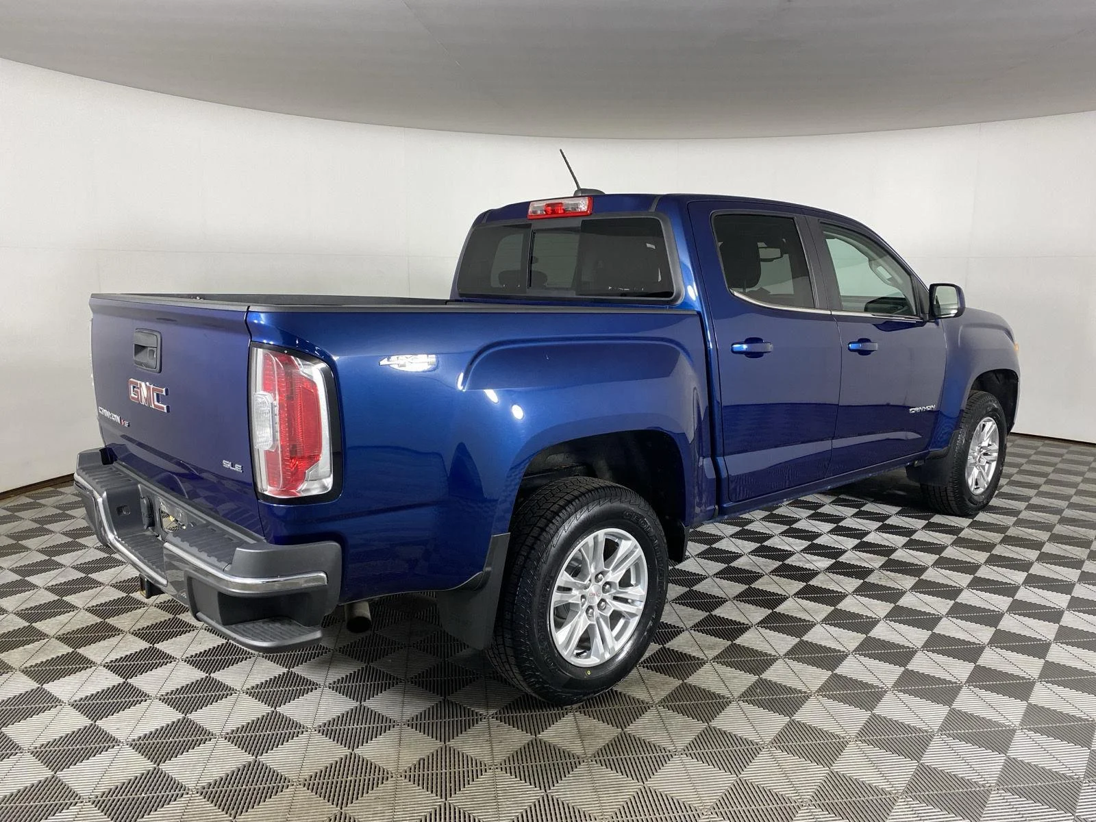 Used 2020 Blue Emerald Metallic GMC 4WD SLE image 10