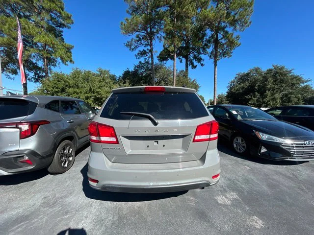 Used 2019 Gray Dodge SE image 5
