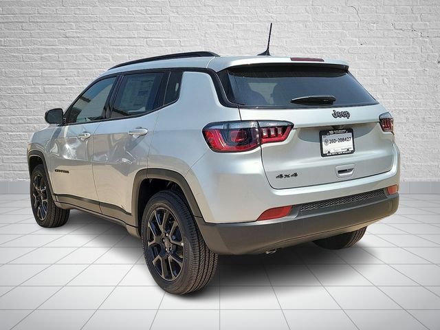 New 2026 Silver Zynith Metallic Clear-Coat Exterior Paint Jeep Latitude image 3