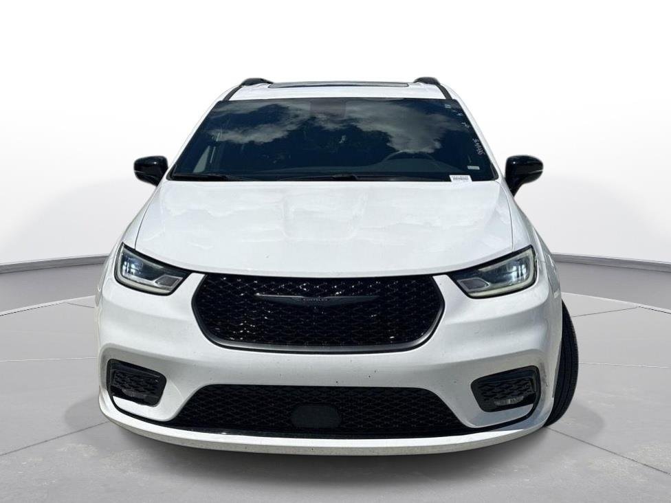Used 2025 Bright White Clearcoat Chrysler Limited image 3