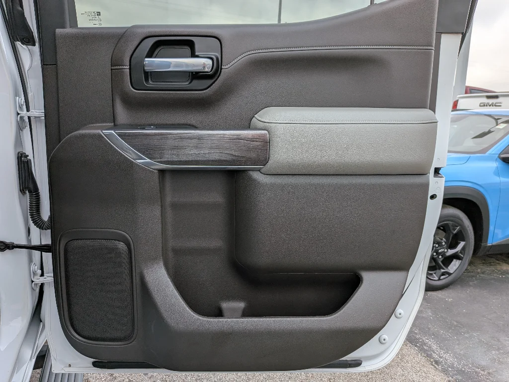 Used 2022 Summit White Chevrolet LTZ image 22